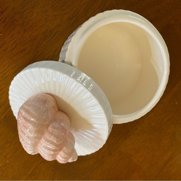 FITZ and Floyd vintage 1981 trinket box. Hand painted ceramic. 3.5”W x 3.75”T - Picture 4 of 14